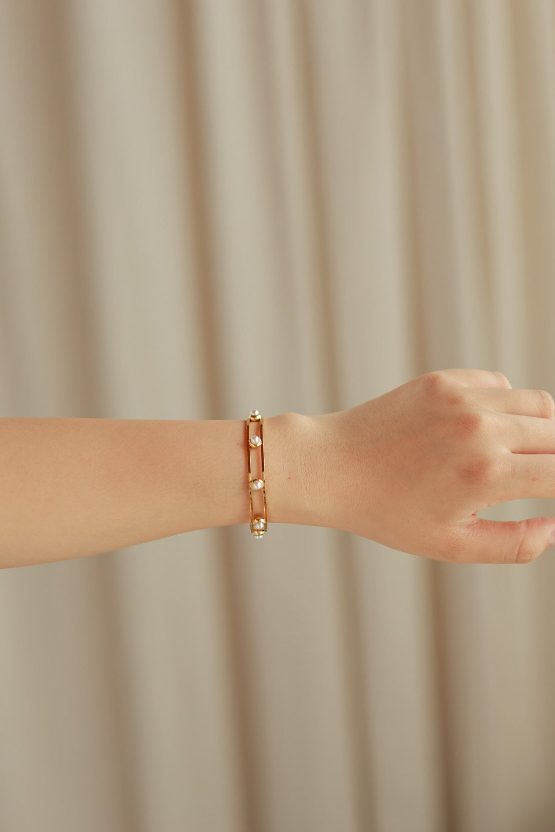 Simple Pearl Bracelet