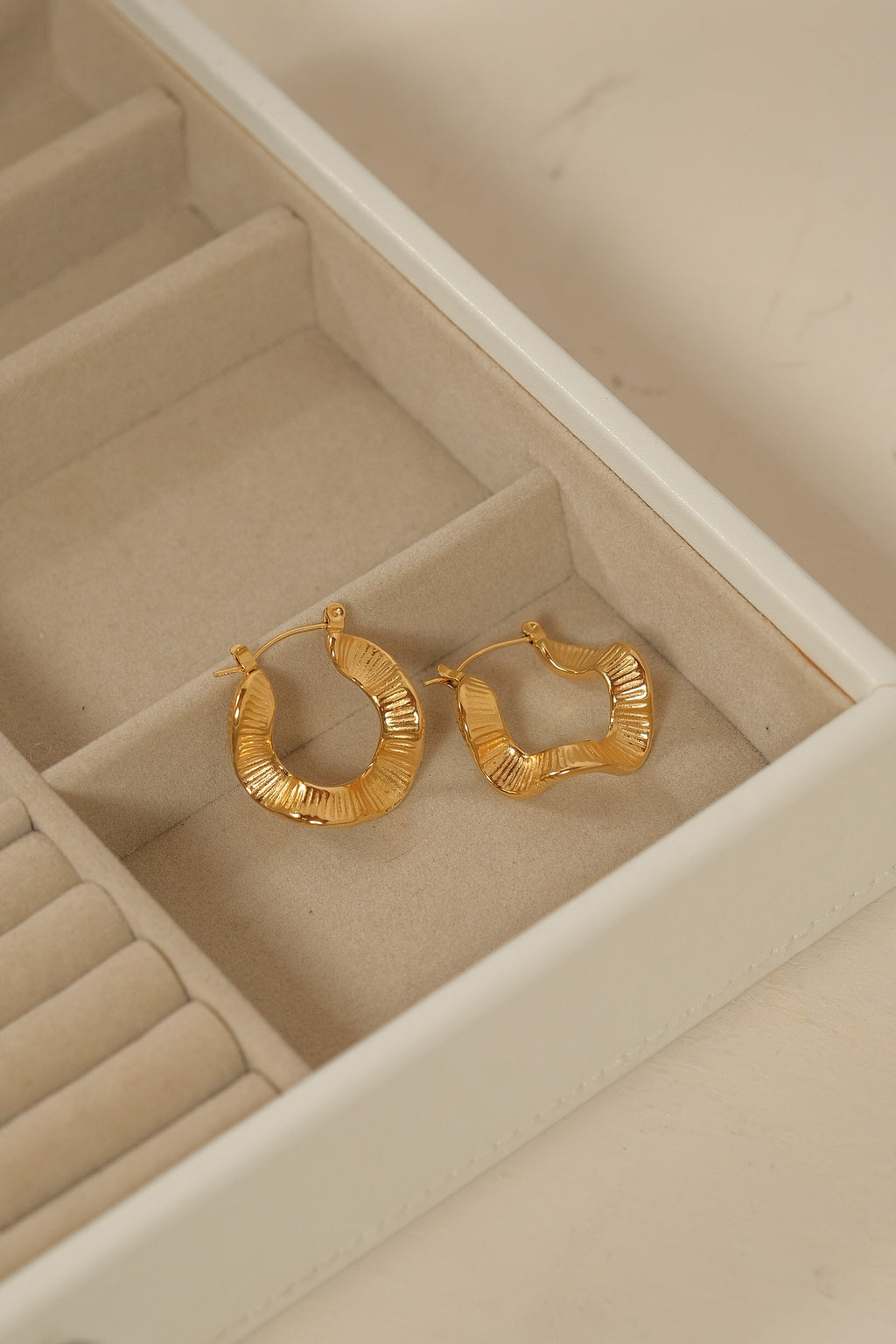 Wavy Hoops