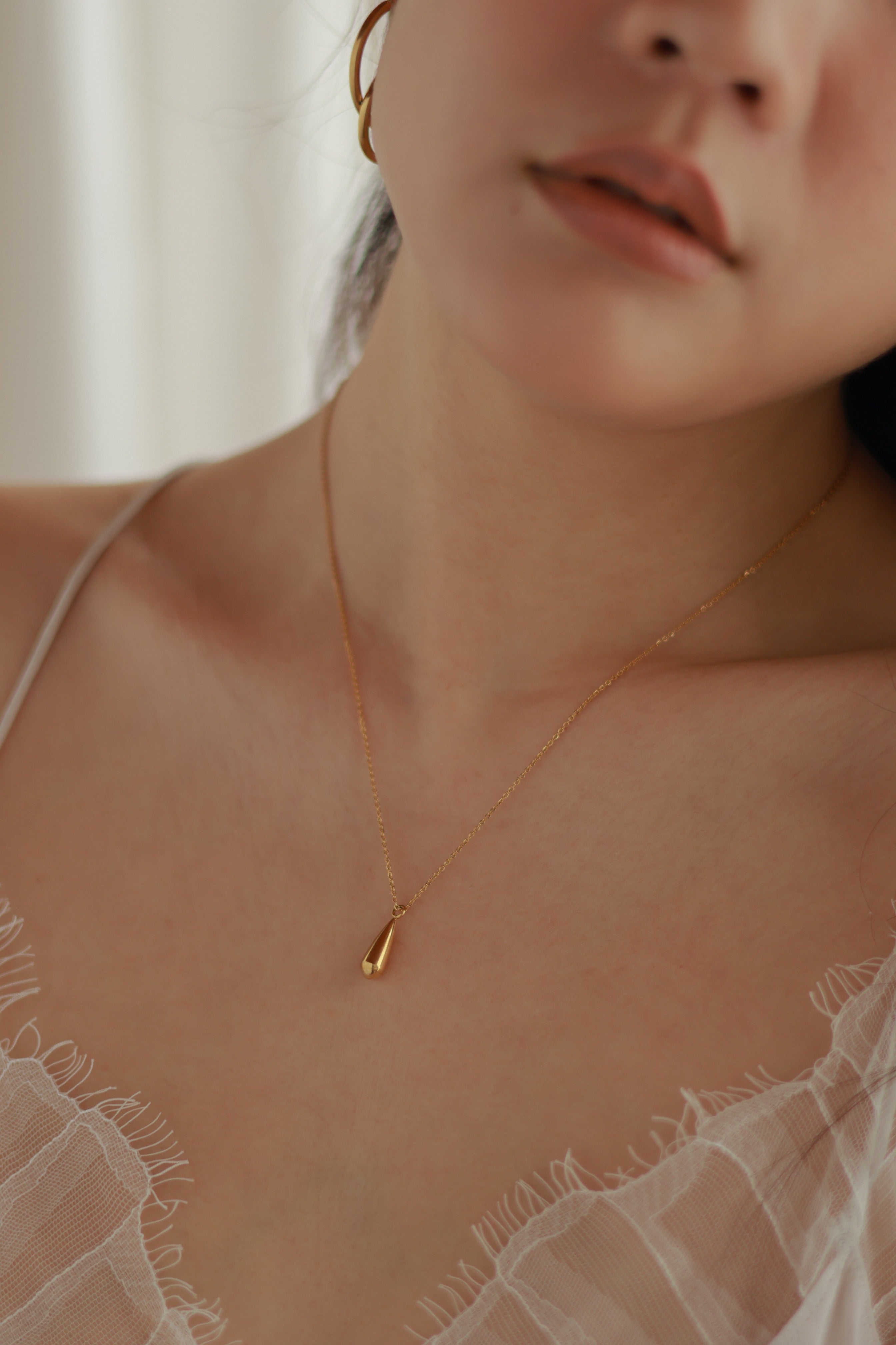 Dainty Teardrop Necklace
