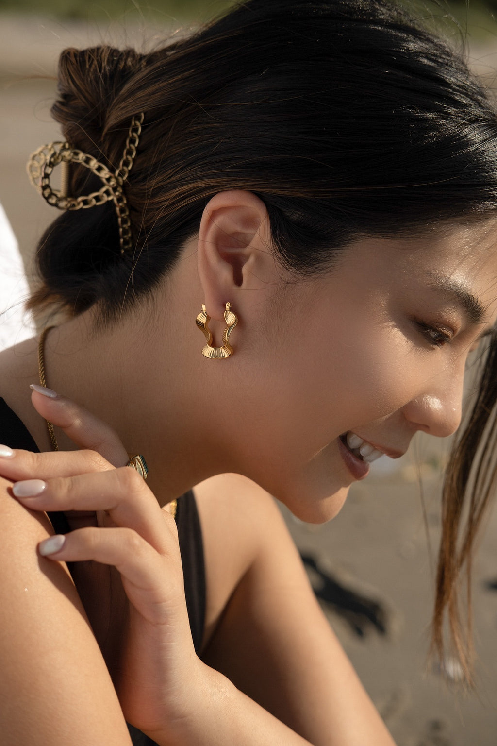 Wavy Hoops