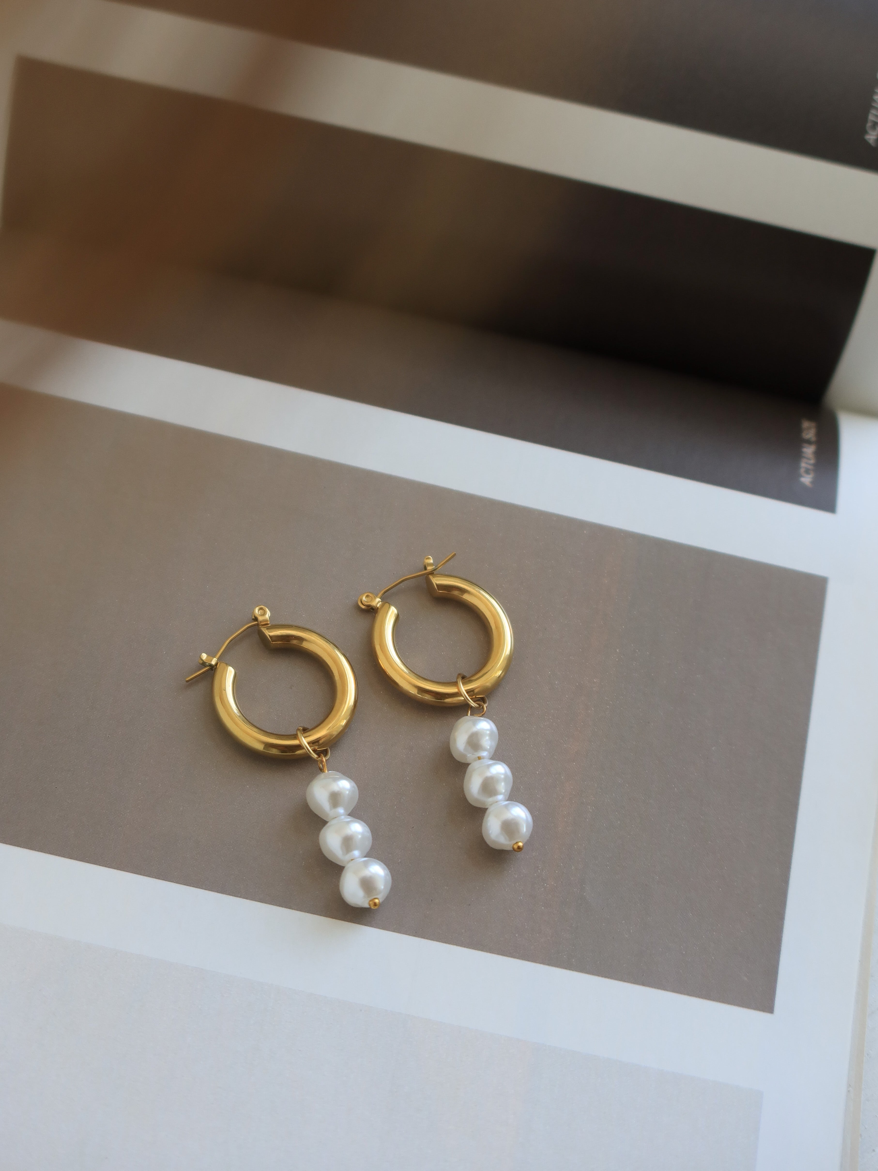 3 Pearls Drop Earrings