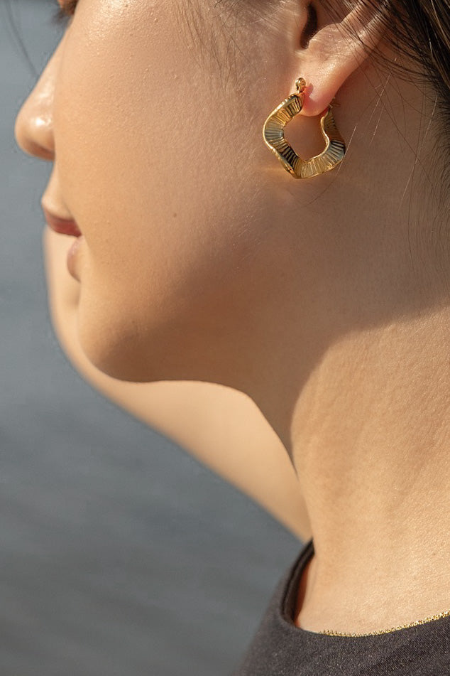 Wavy Hoops
