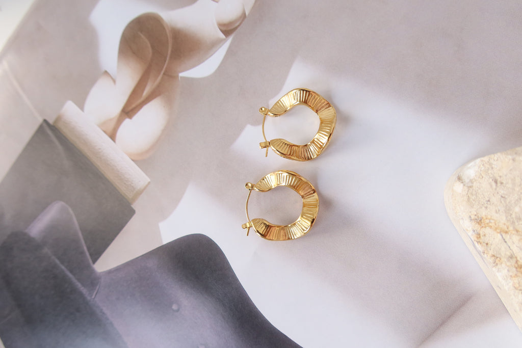 Wavy Hoops