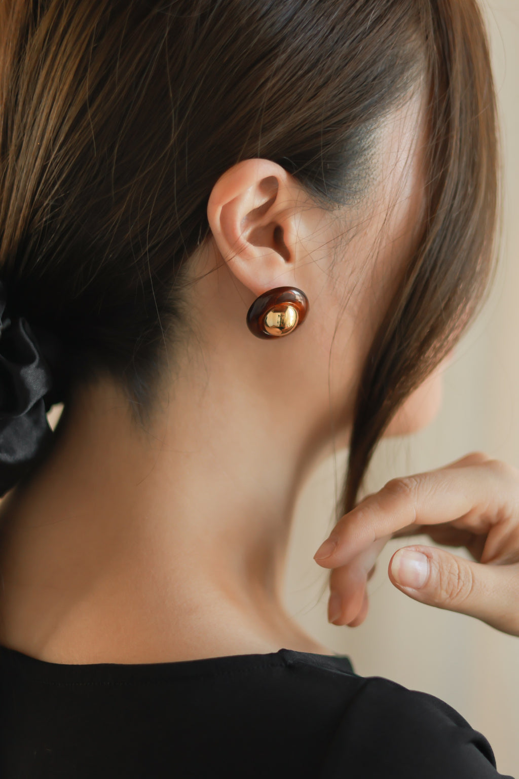 Resin Amber Round Studs