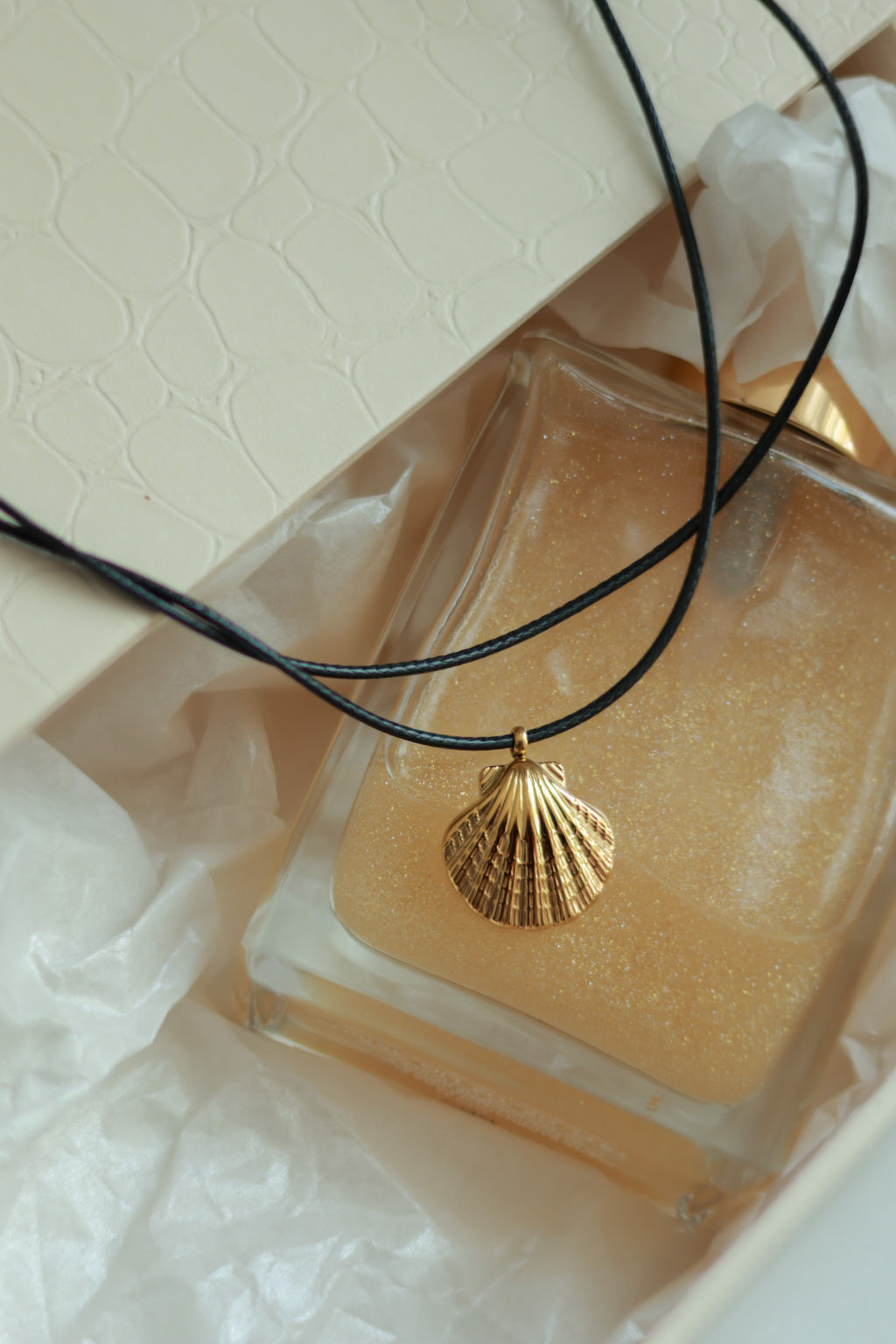 Seashell Leather Necklace