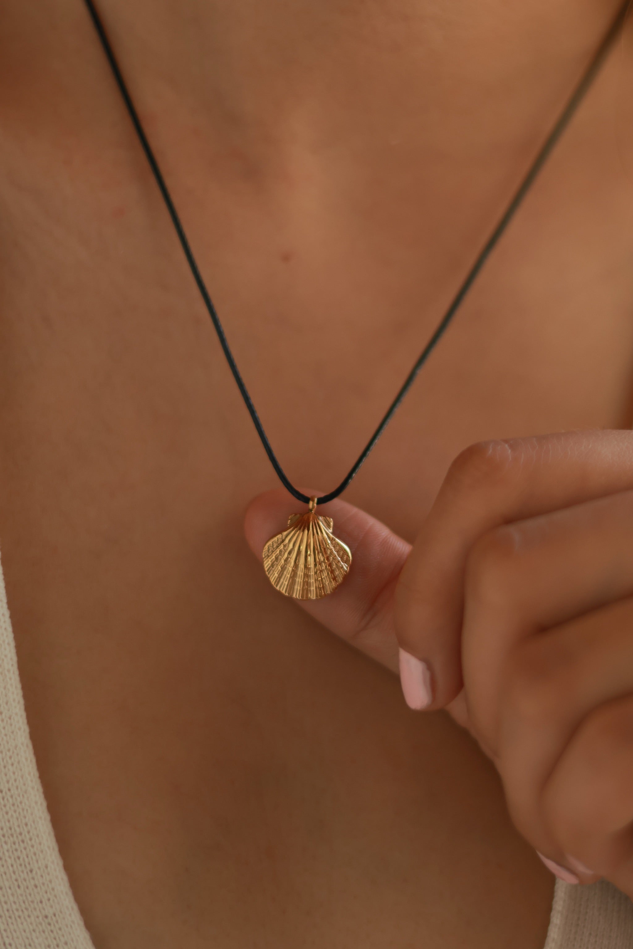 Seashell Leather Necklace