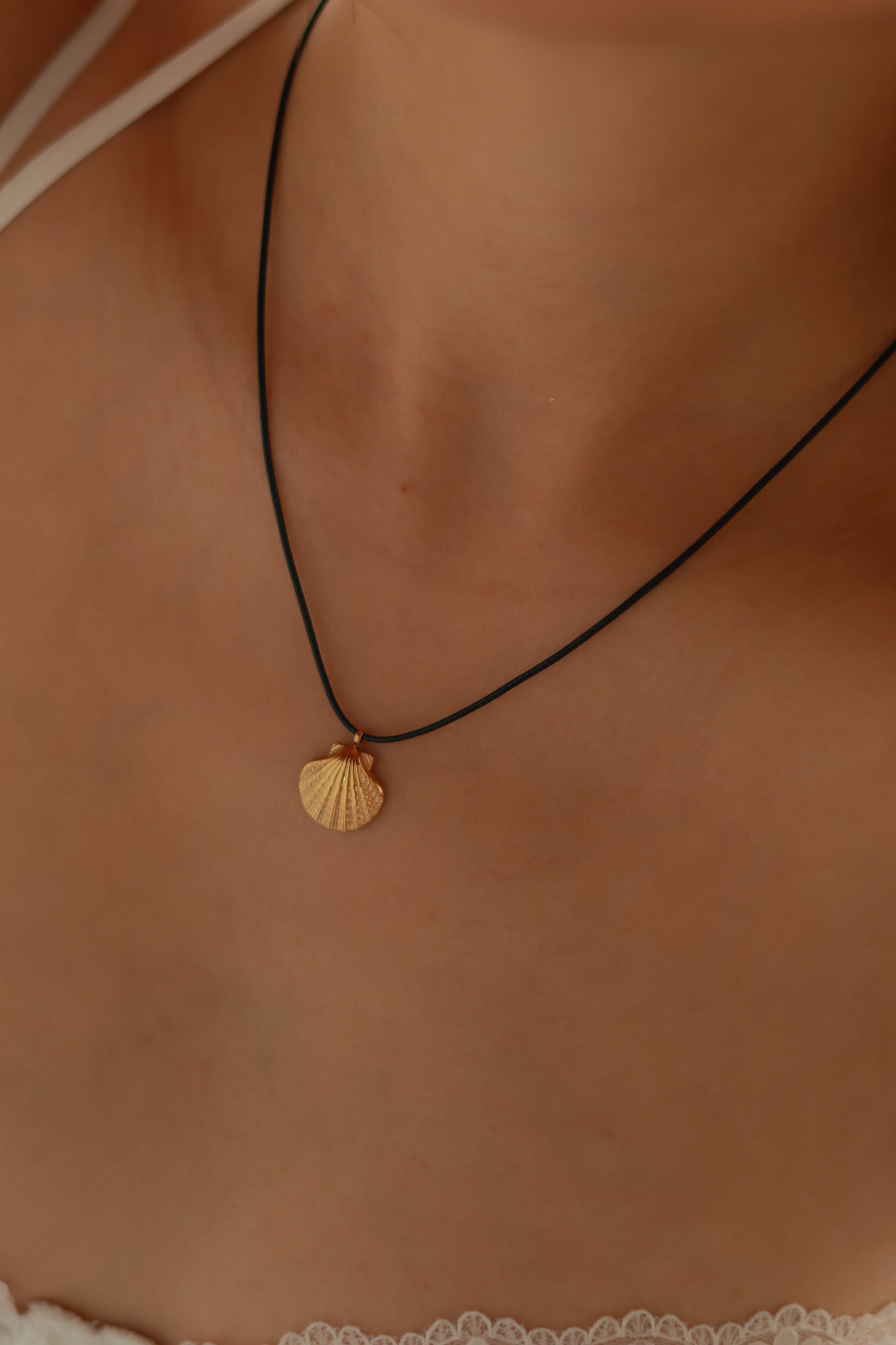 Seashell Leather Necklace