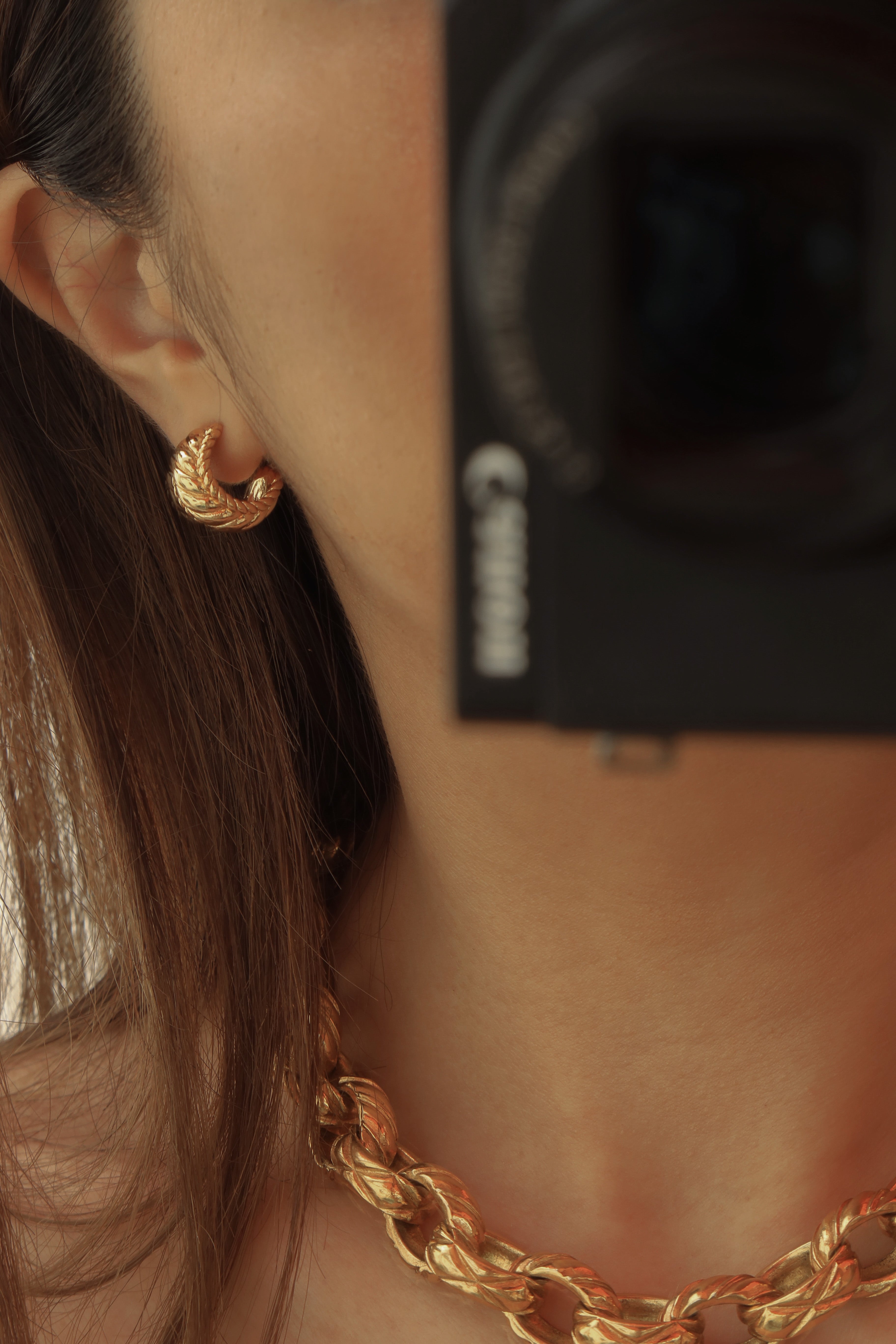 90's Twisted Small Hoops