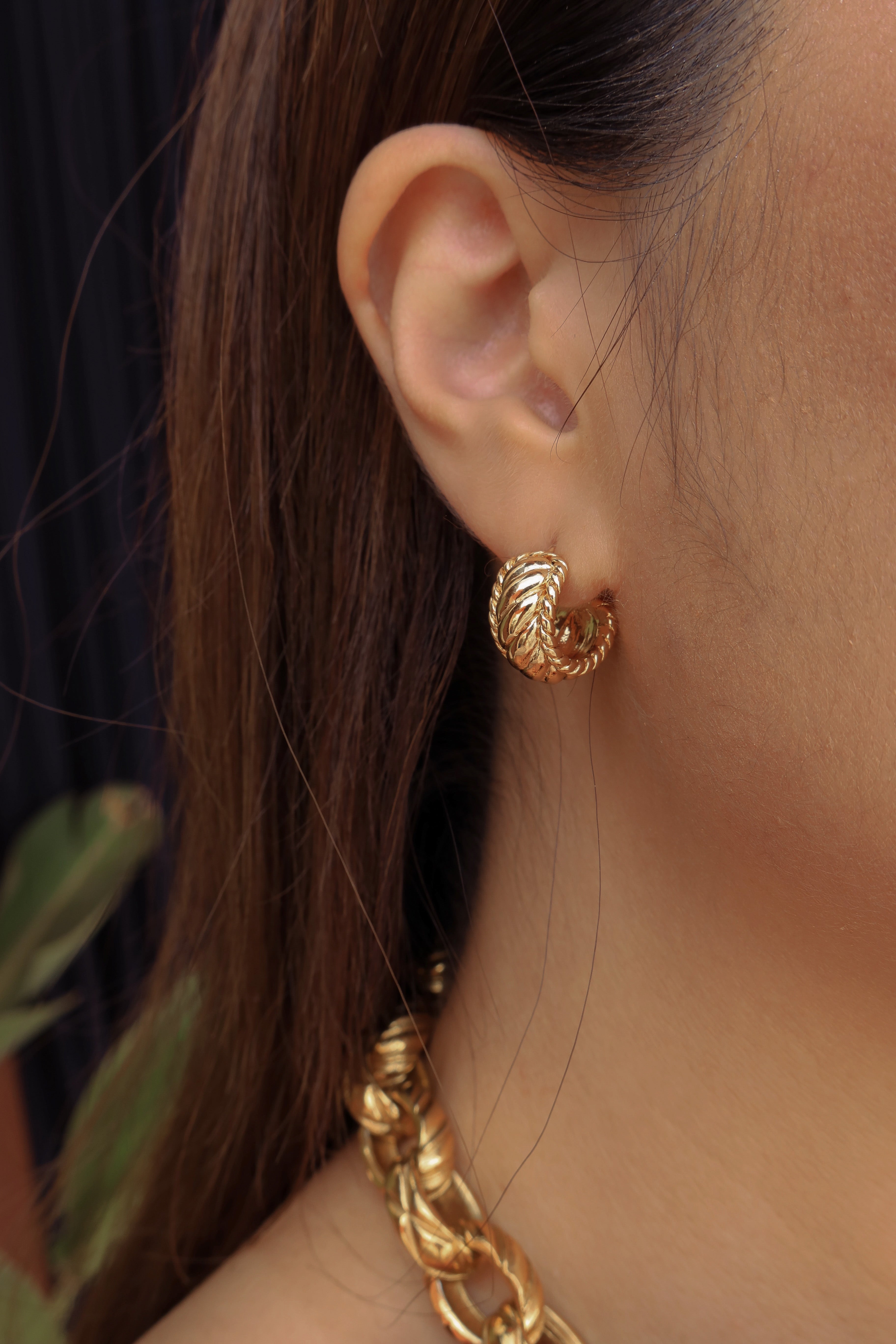 90's Twisted Small Hoops