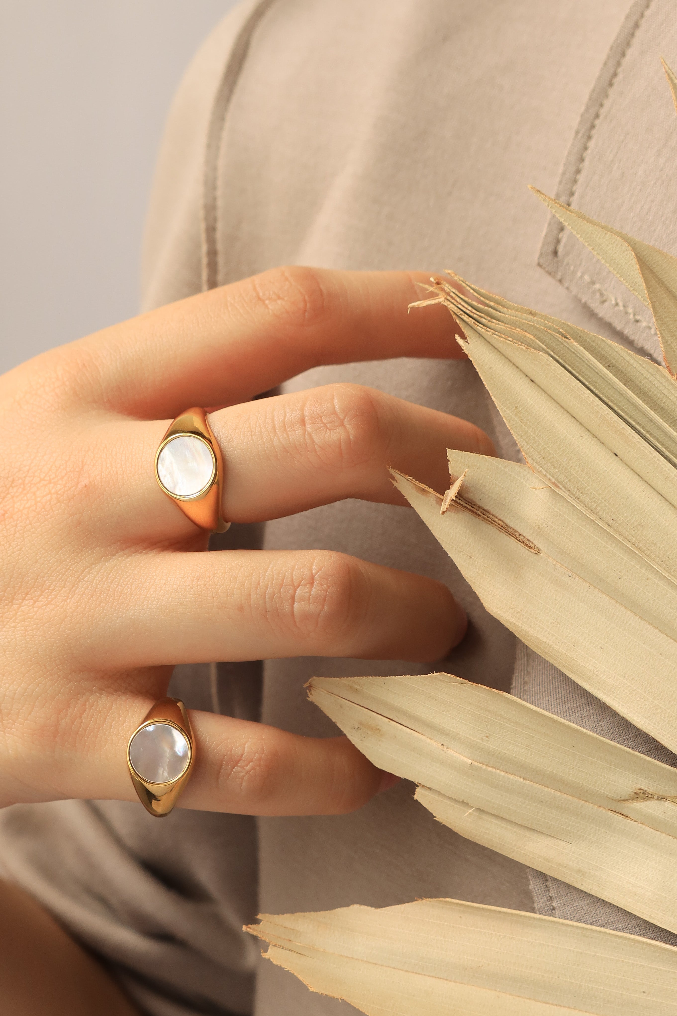 Round Mother of Pearl Ring
