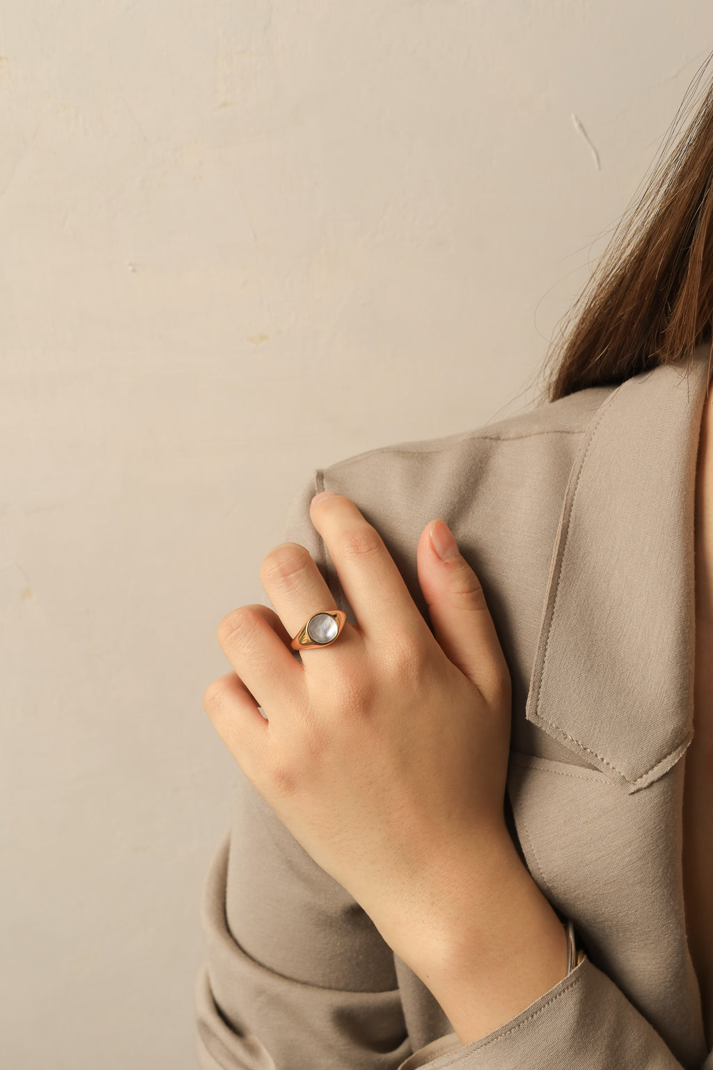 Round Mother of Pearl Ring