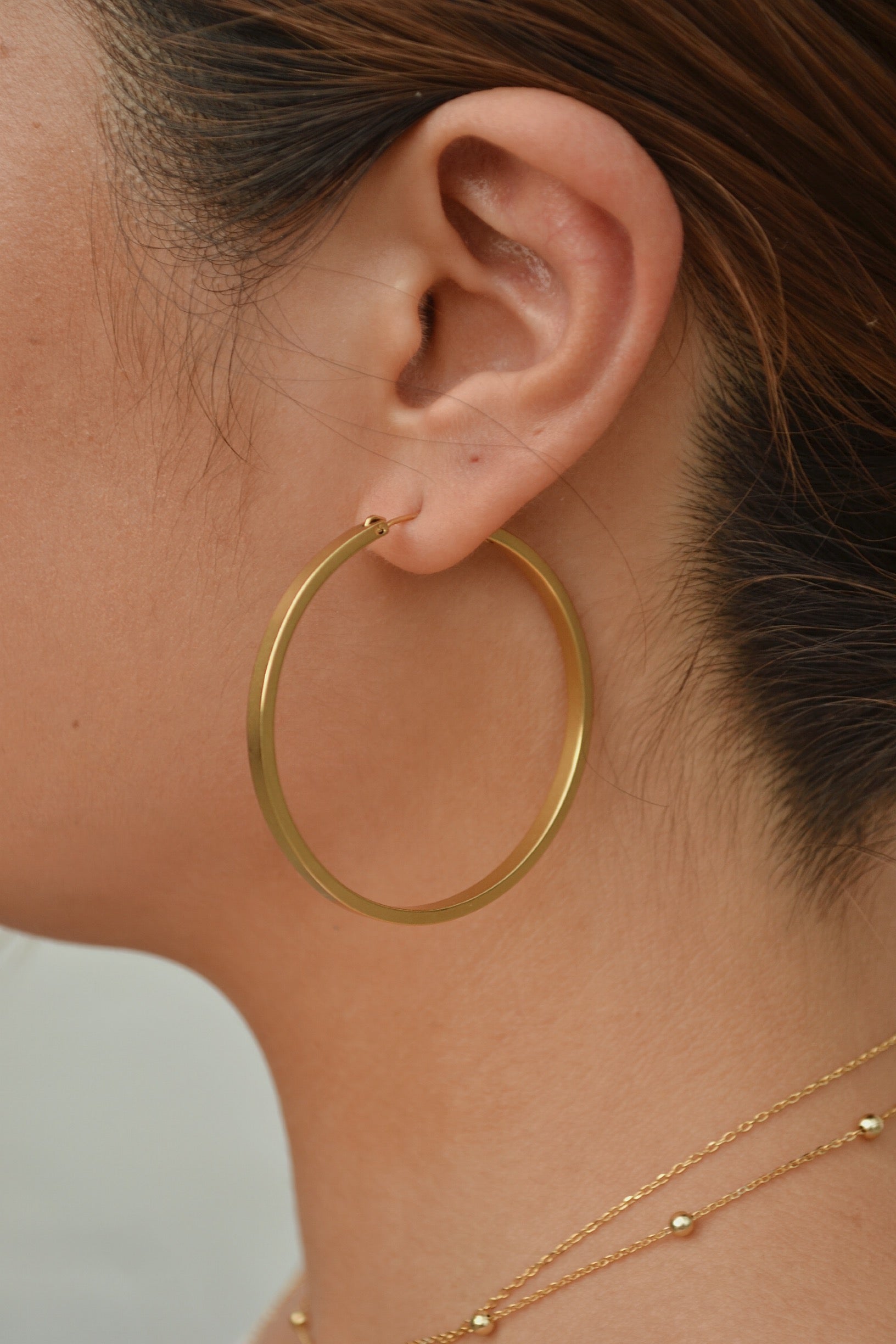 signature gold hoop earrings in 45mm